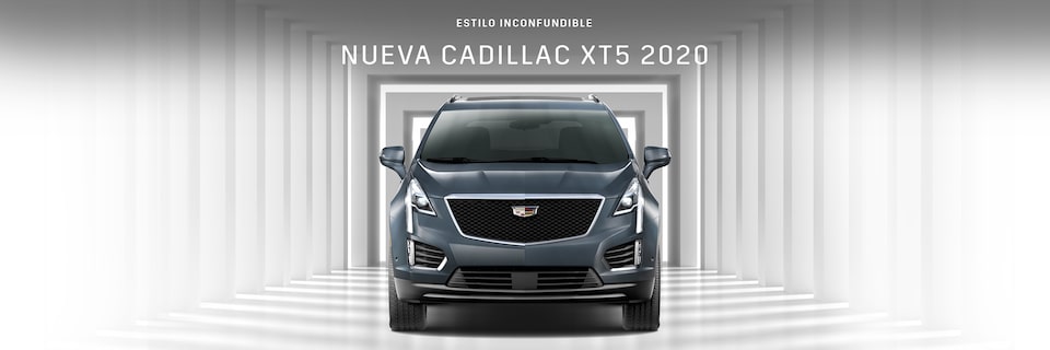 Cadillac XT5 2020, camioneta lujosa con faros IntelliBeam y lámparas frontales LED.